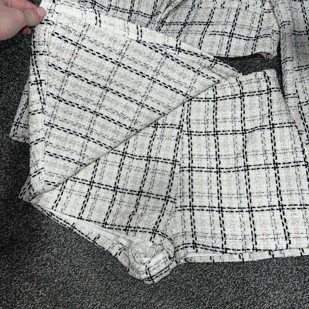 Elegant White and Black Checkered Blazer and Skirt Se - Picture 2 of 2